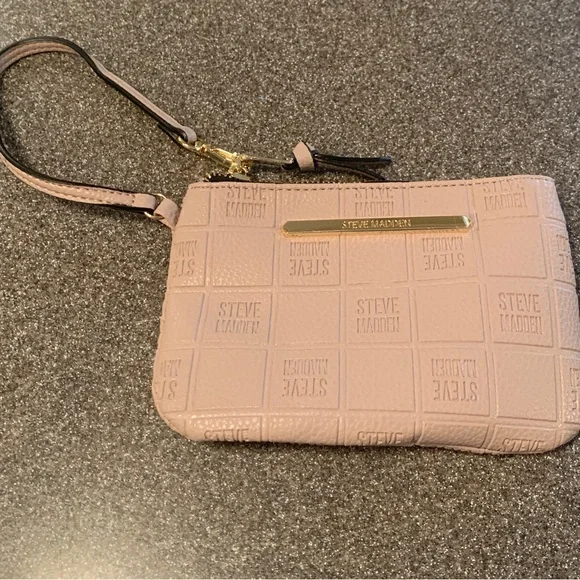 Steve Madden Wristlet / Purse! Brand New…Label & Zipper still covered in plastic - Picture 3 of 13